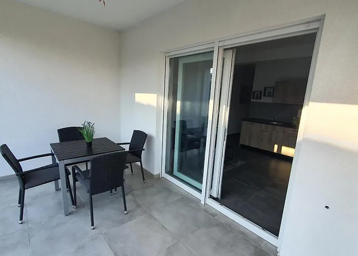 Erdgeschoss Casper Palit